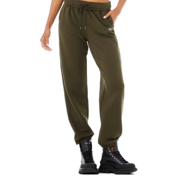 ALO Yoga Pants - Alo Yoga Accolade Sweatpant Dark Olive M